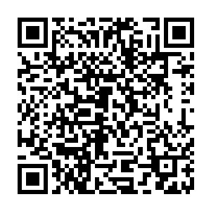 其中一个从口袋摸索了半天掏出了一根好似快要断掉的香烟直接丢在了口中二维码生成