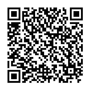 刚刚安排完林烽宿舍的欧勇心情很不错地坐在了自己的办公位置上二维码生成