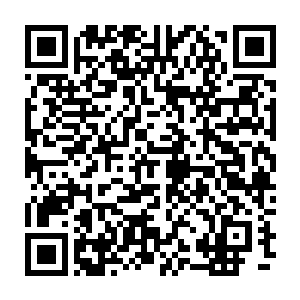 基本上不大把别的老师放在眼里的丁志江丁副教授的手被一位小年轻给掰着二维码生成