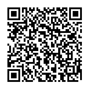 数十万人涌入这座海边城市等待着二十四小时不休的摆渡船将他们拉到岛上二维码生成