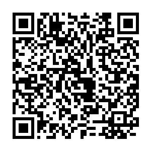 燕山魂很是随意地站在那里微微皱着眉头似乎是在那里想着什么心事二维码生成