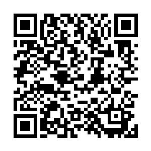 黎勇君这边也伸出把面前的几个棋子拿起来放到了盒子里二维码生成